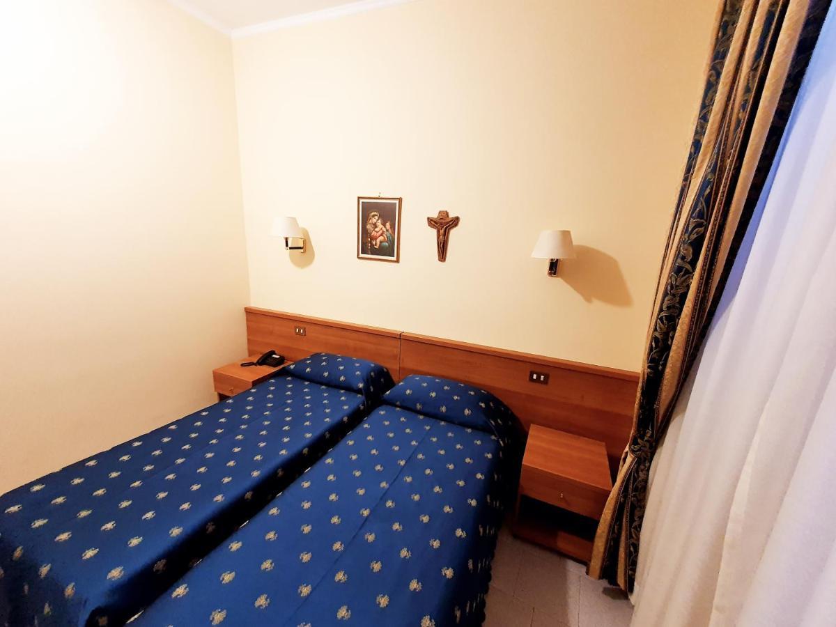 Bed and Breakfast Suore Concezioniste Missionarie - Carmen Salles Roma Экстерьер фото