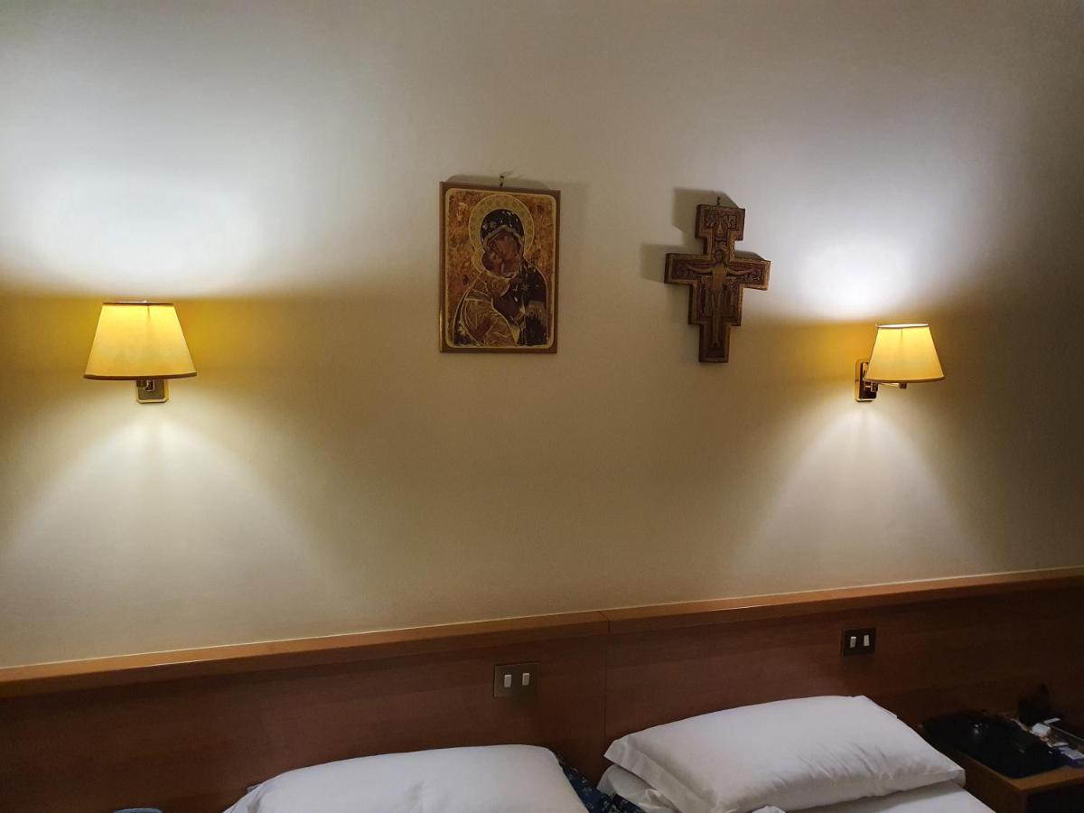 Bed and Breakfast Suore Concezioniste Missionarie - Carmen Salles Roma Экстерьер фото