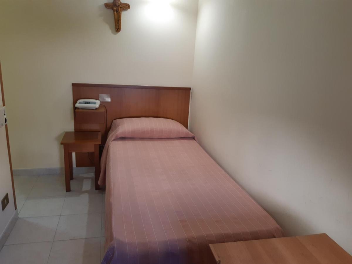 Bed and Breakfast Suore Concezioniste Missionarie - Carmen Salles Roma Экстерьер фото